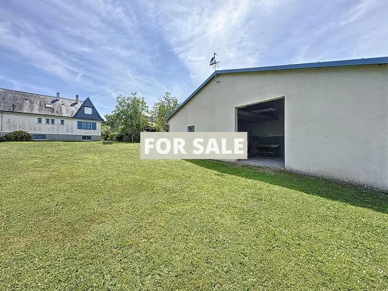 Detached Country House with Outbuilding