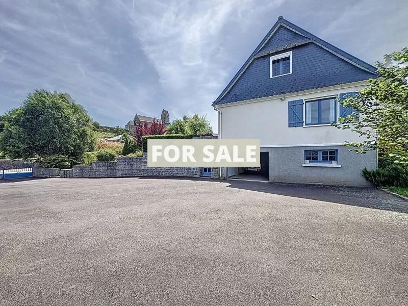 Detached Country House with Outbuilding