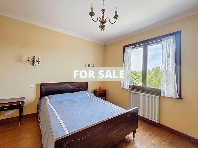 Detached Country House with Outbuilding