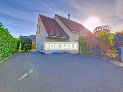 Modern Detached House with Garden