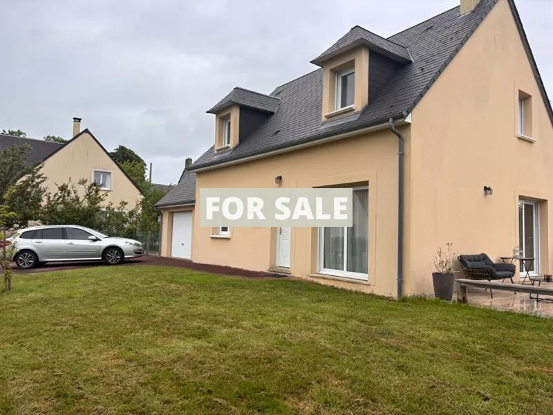 Modern Detached House with Garden