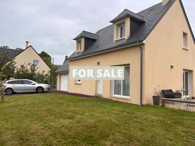 Modern Detached House with Garden