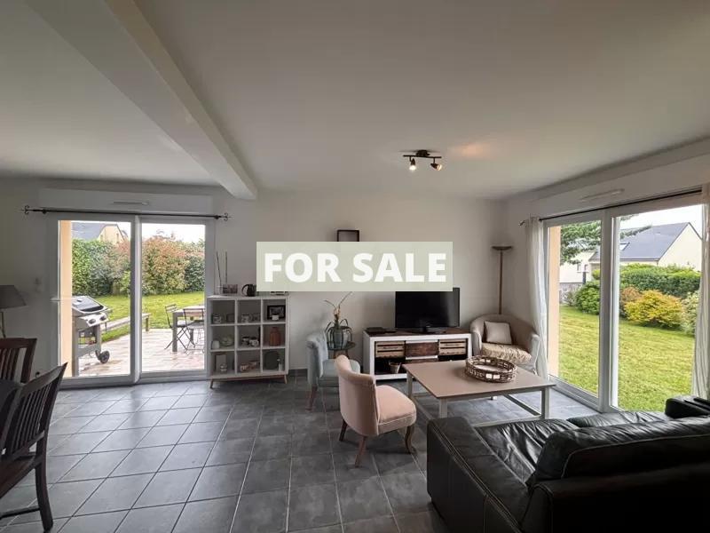 Modern Detached House with Garden