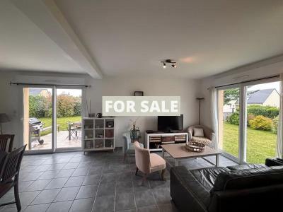 Modern Detached House with Garden