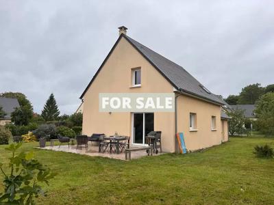 Modern Detached House with Garden