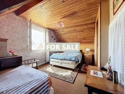 Imposing Detached House with Open Sea View