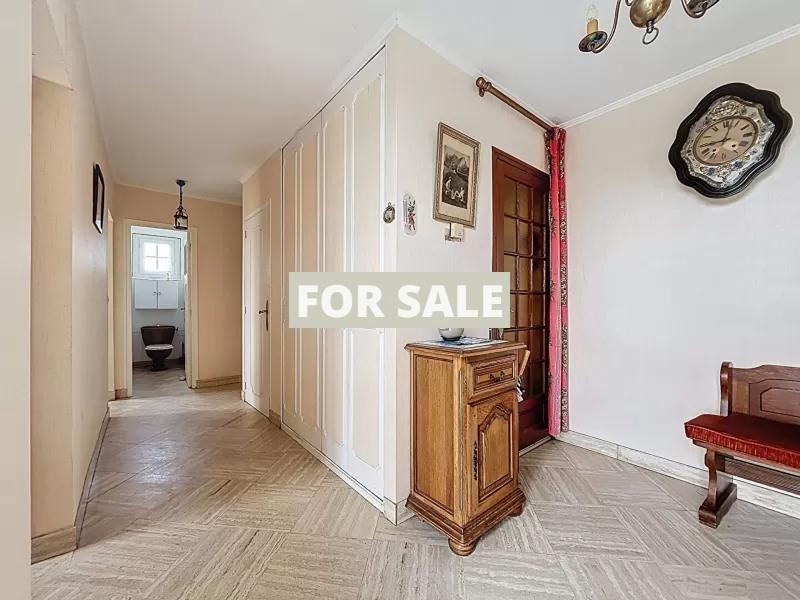 Imposing Detached House with Open Sea View