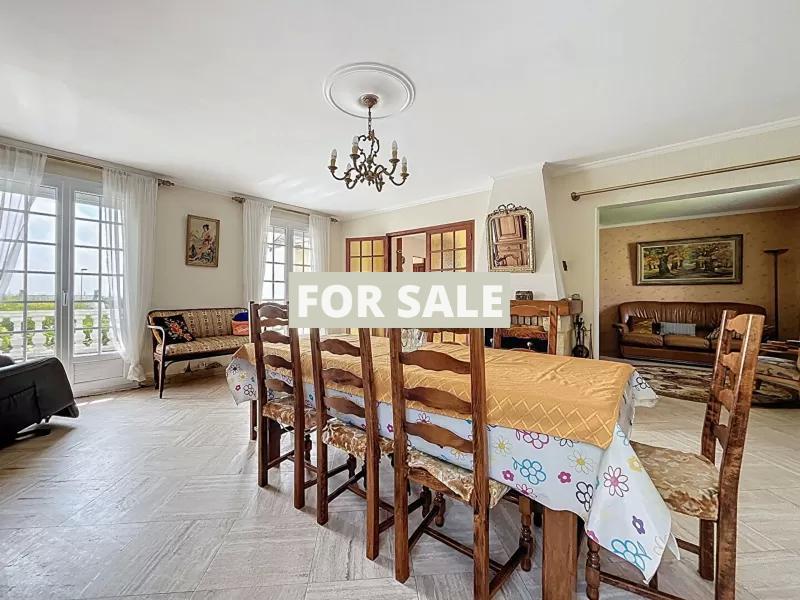 Imposing Detached House with Open Sea View