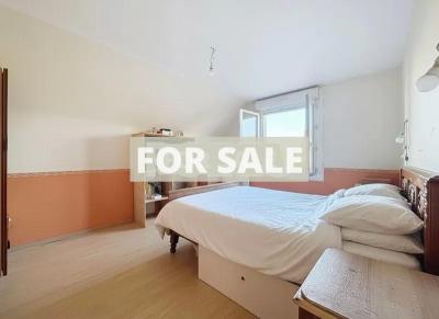 Detached House with Garden