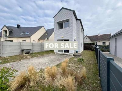 Detached House with Garden by the Coast