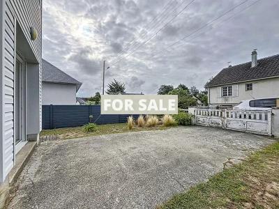 Detached House with Garden by the Coast