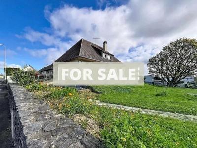 Detached House with Landscaped Garden