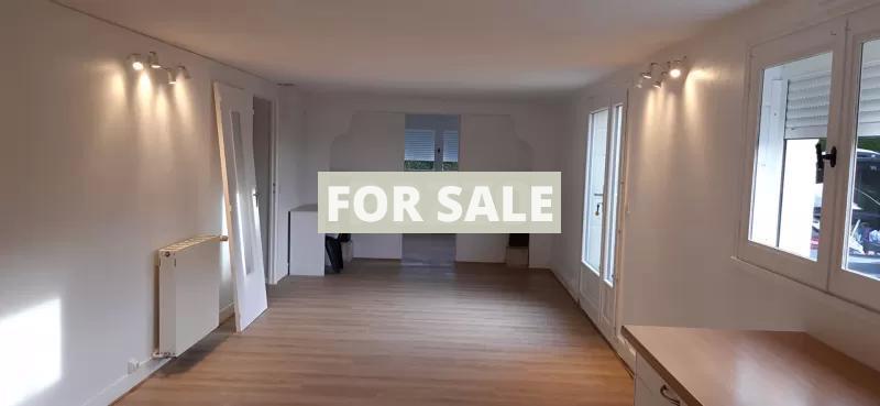 Detached House with Garden by the Coast