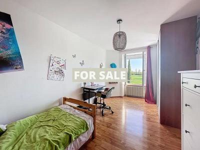 Detached House with Garden