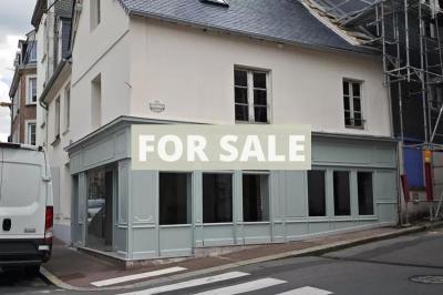 Building Including Apartment in Great Coastal Resort Location