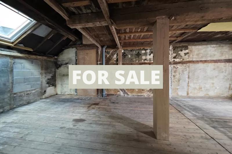 Building Including Apartment in Great Coastal Resort Location