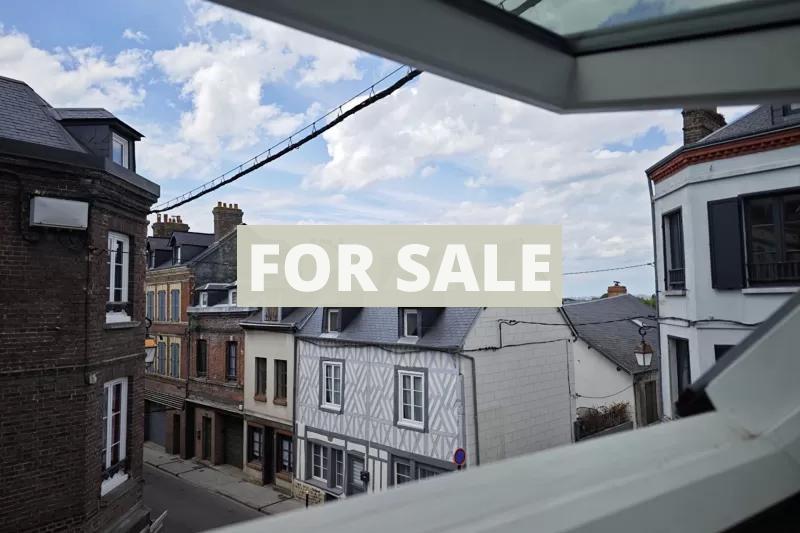 Building Including Apartment in Great Coastal Resort Location