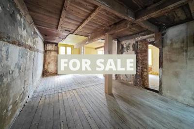 Building Including Apartment in Great Coastal Resort Location