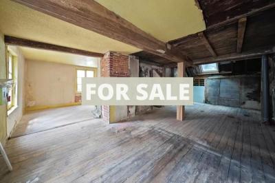 Building Including Apartment in Great Coastal Resort Location