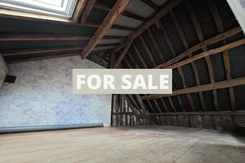Building Including Apartment in Great Coastal Resort Location