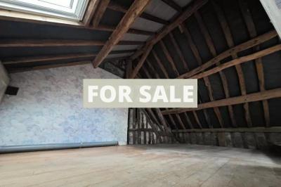 Building Including Apartment in Great Coastal Resort Location