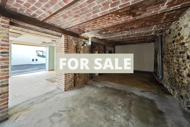 Building Including Apartment in Great Coastal Resort Location