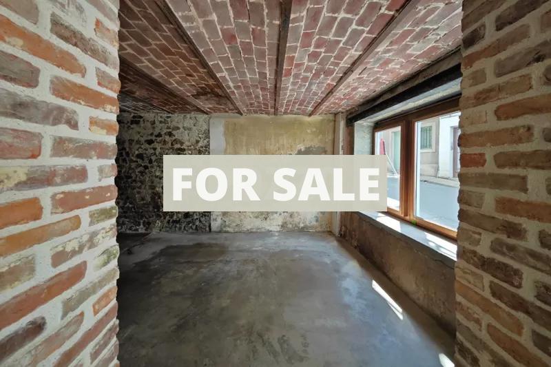 Building Including Apartment in Great Coastal Resort Location