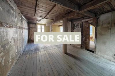 Building Including Apartment in Great Coastal Resort Location