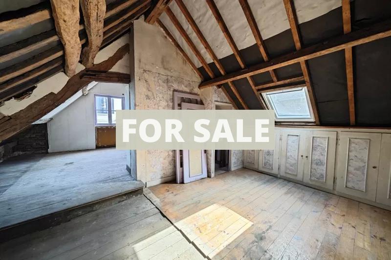 Building Including Apartment in Great Coastal Resort Location