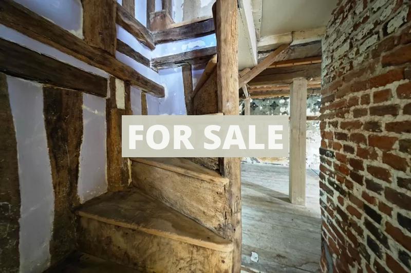 Building Including Apartment in Great Coastal Resort Location