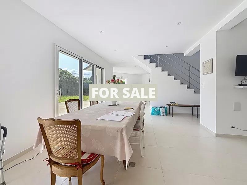 Detached House and Garden in Coastal Resort