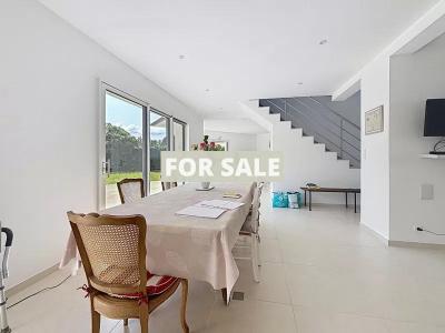 Detached House and Garden in Coastal Resort