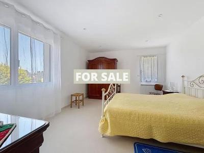 Detached House and Garden in Coastal Resort