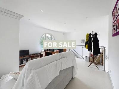 Detached House and Garden in Coastal Resort