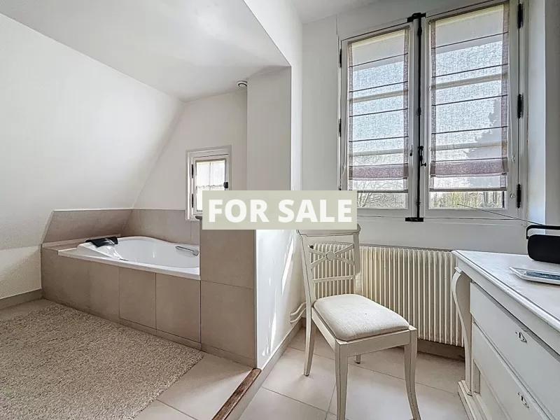 Detached Country House with Swimming Pool