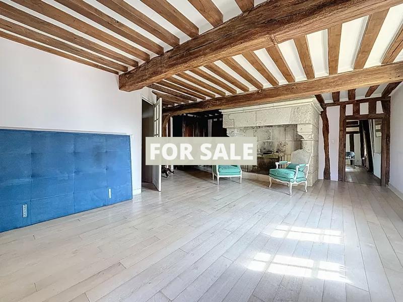 Detached Country House with Swimming Pool