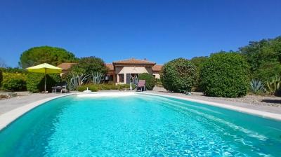 Detached Villa With Swimming Pool