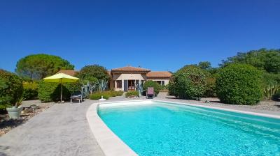 Detached Villa With Swimming Pool