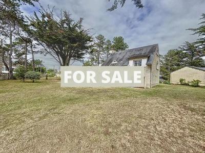 Detached Country House with Landscaped Garden