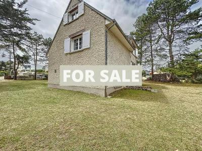 Detached Country House with Landscaped Garden