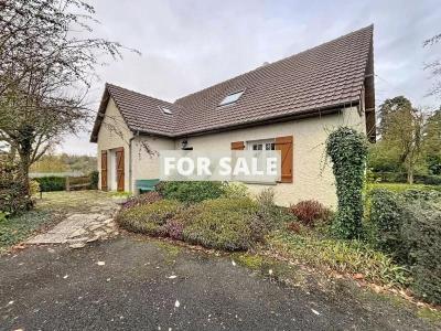 Detached House with Garden in Lovely Location