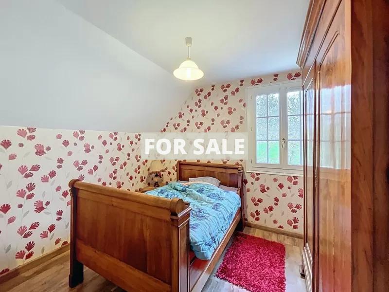 Detached House with Garden in Lovely Location