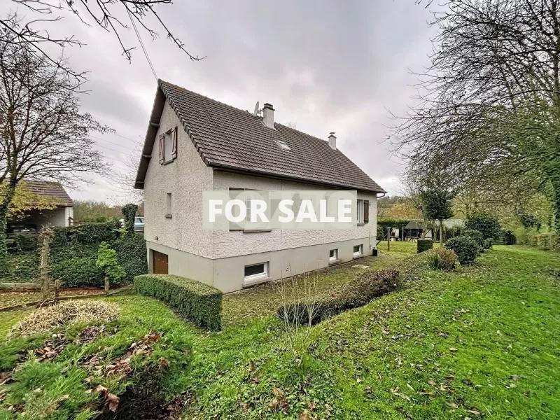 Detached House with Garden in Lovely Location