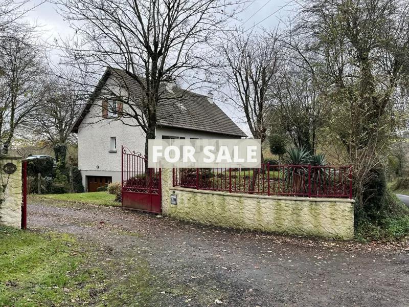 Detached House with Garden in Lovely Location