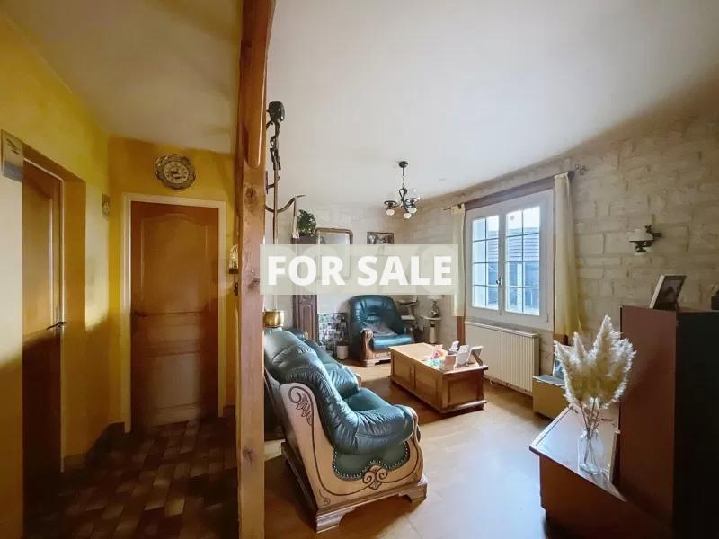 Detached House with Garden in Lovely Location