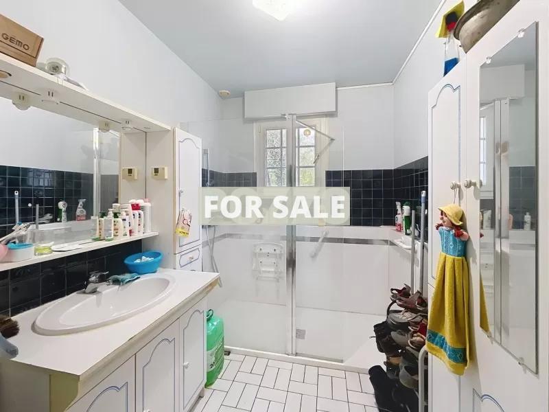 Detached House with Garden in Lovely Location