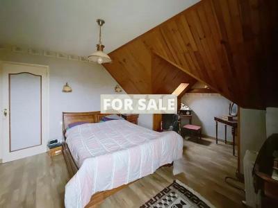 Detached House with Garden in Lovely Location