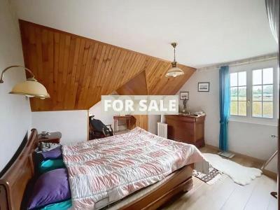 Detached House with Garden in Lovely Location