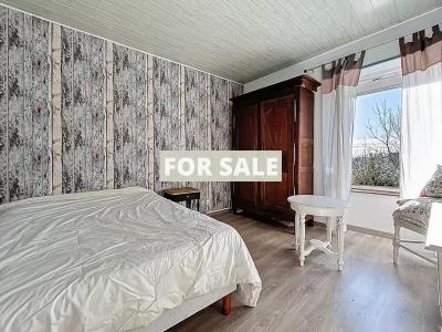 Traditional House with Garden