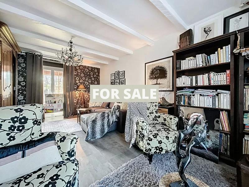 Traditional House with Garden